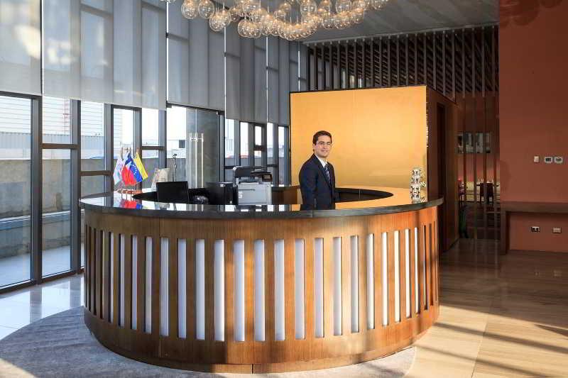 Courtyard By Marriott Santiago Airport Hotel Exterior photo