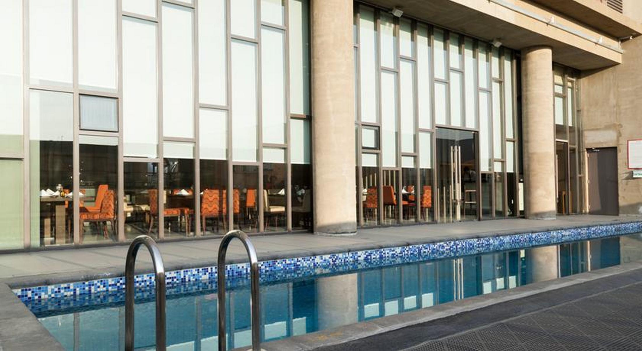 Courtyard By Marriott Santiago Airport Hotel Exterior photo