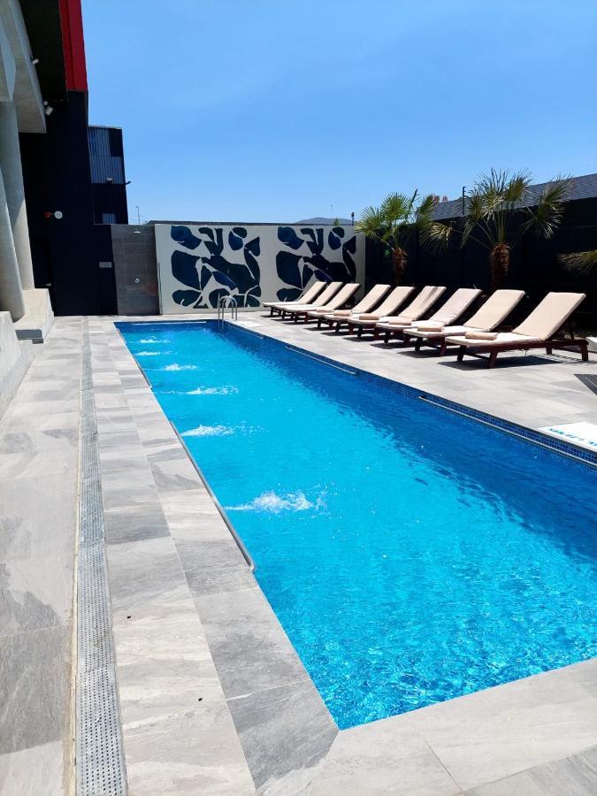 Courtyard By Marriott Santiago Airport Hotel Exterior photo
