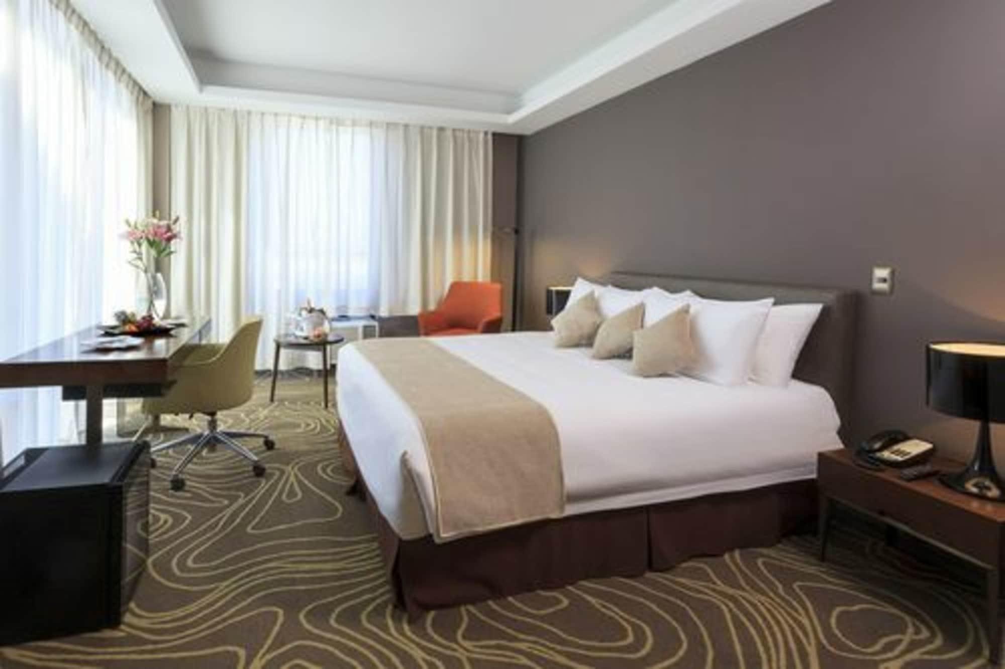 Courtyard By Marriott Santiago Airport Hotel Exterior photo