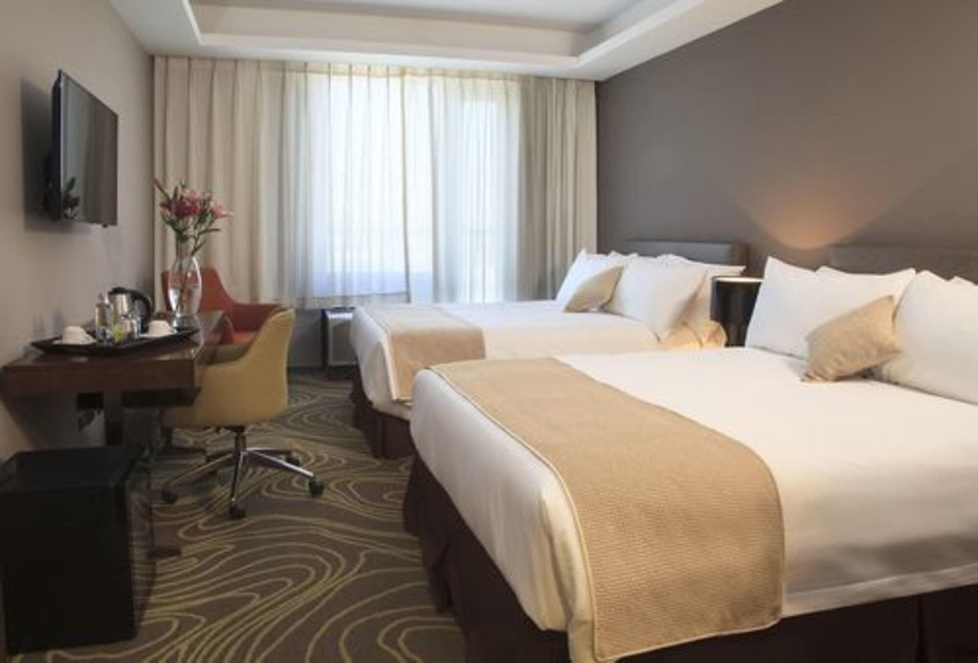 Courtyard By Marriott Santiago Airport Hotel Exterior photo