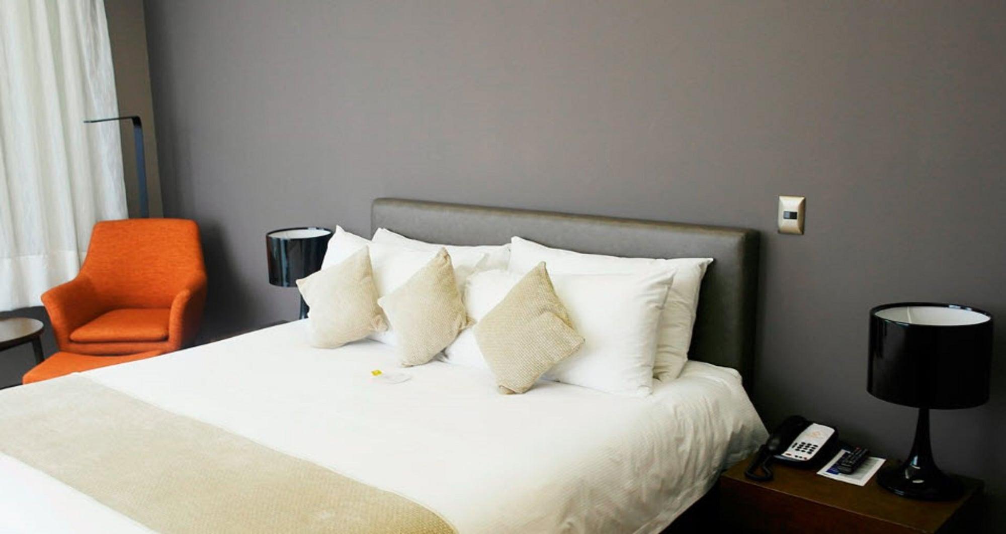 Courtyard By Marriott Santiago Airport Hotel Exterior photo