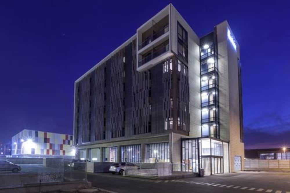 Courtyard By Marriott Santiago Airport Hotel Exterior photo