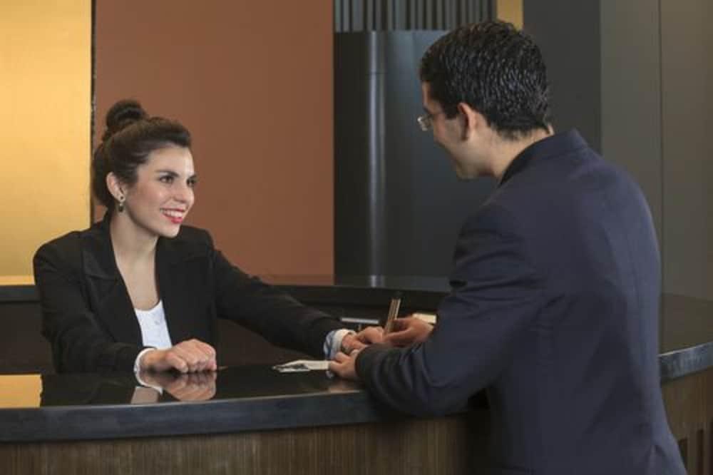 Courtyard By Marriott Santiago Airport Hotel Exterior photo