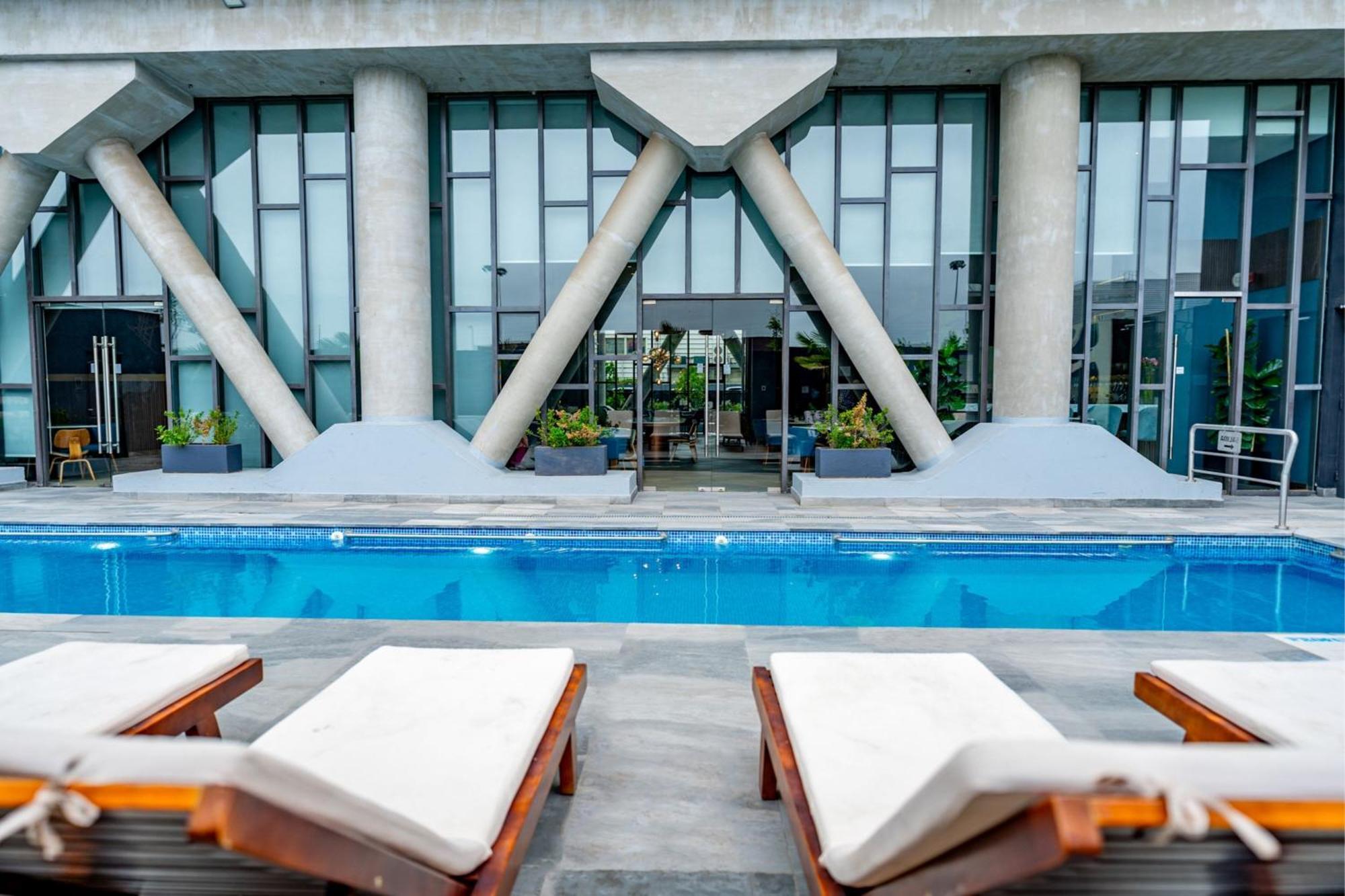 Courtyard By Marriott Santiago Airport Hotel Exterior photo