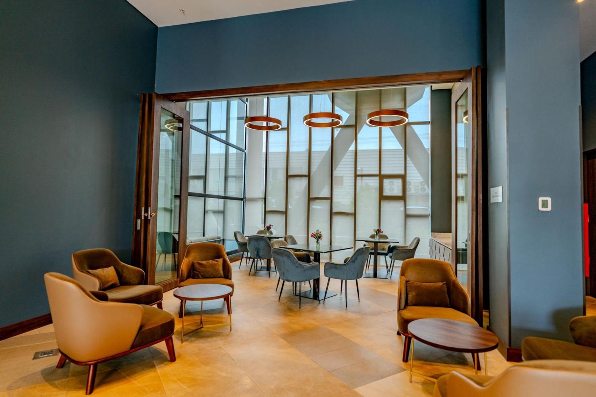 Courtyard By Marriott Santiago Airport Hotel Exterior photo