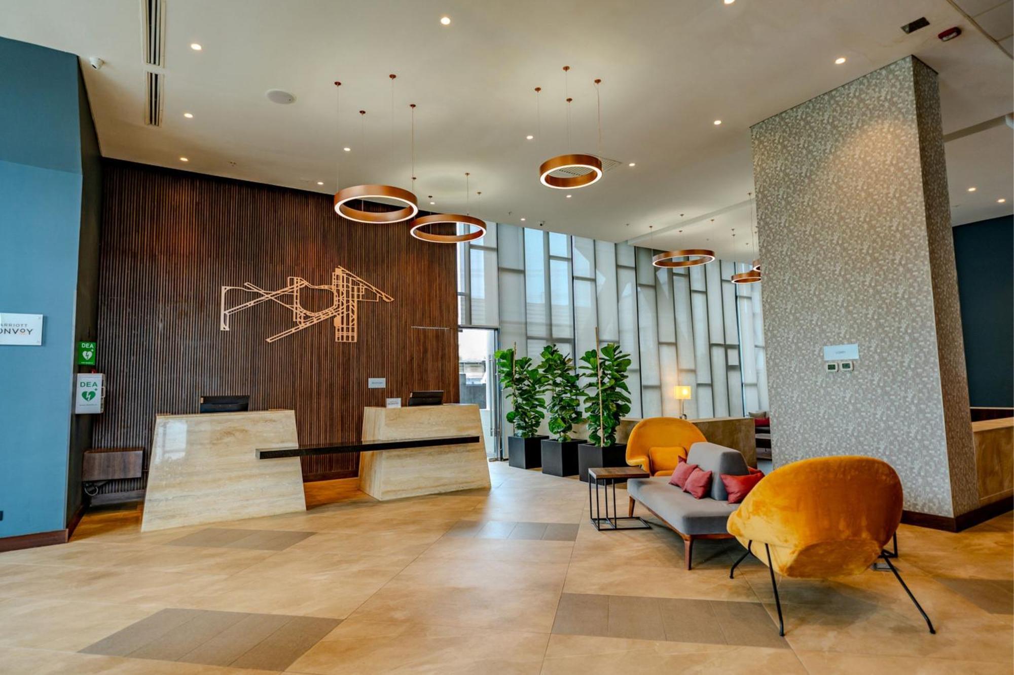 Courtyard By Marriott Santiago Airport Hotel Exterior photo