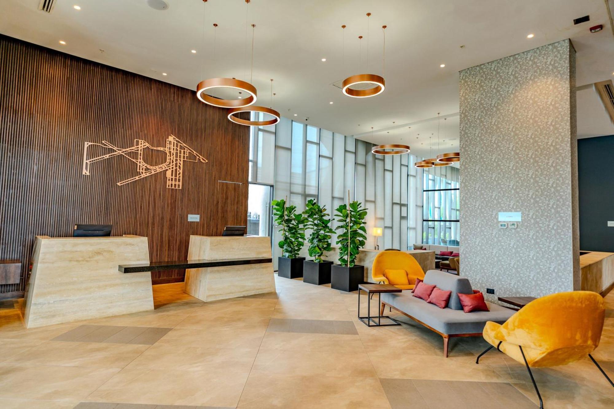Courtyard By Marriott Santiago Airport Hotel Exterior photo