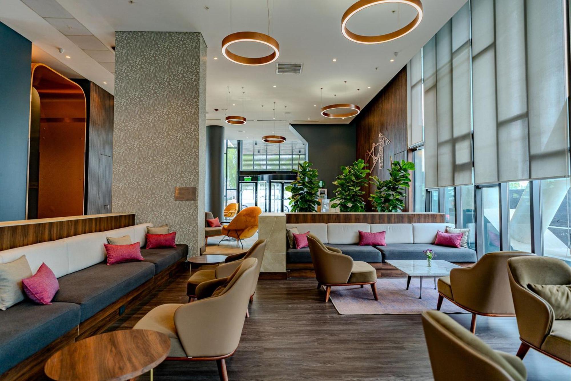 Courtyard By Marriott Santiago Airport Hotel Exterior photo