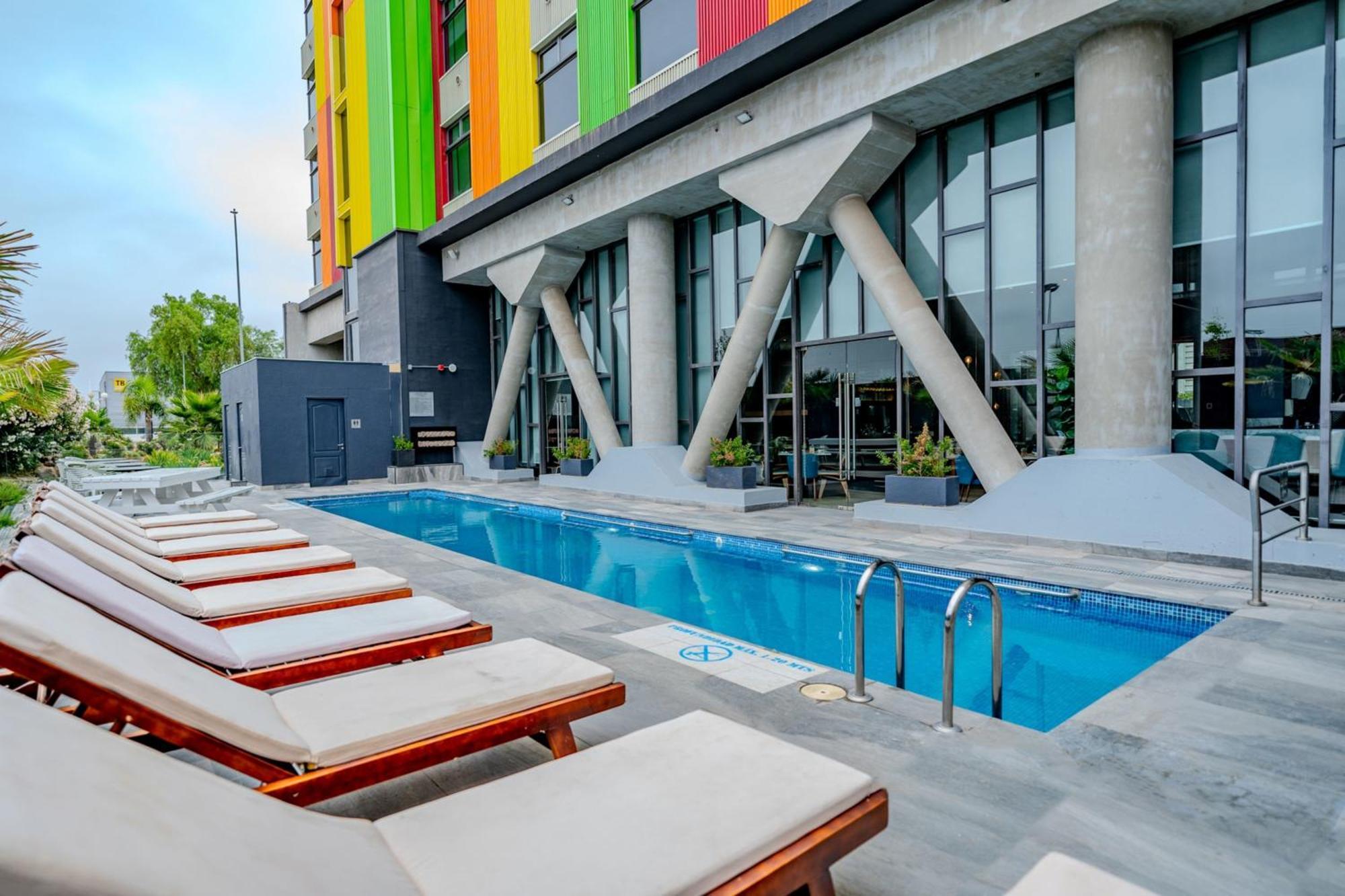 Courtyard By Marriott Santiago Airport Hotel Exterior photo