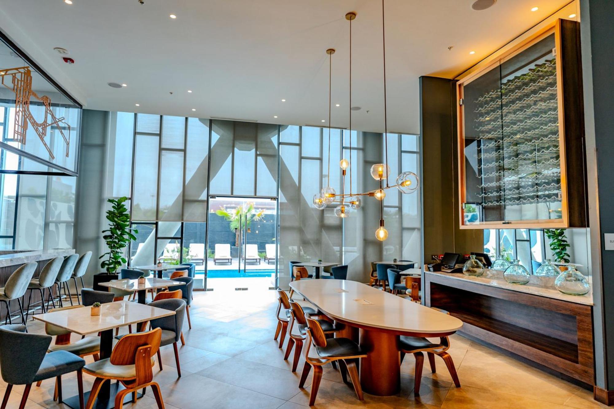 Courtyard By Marriott Santiago Airport Hotel Exterior photo