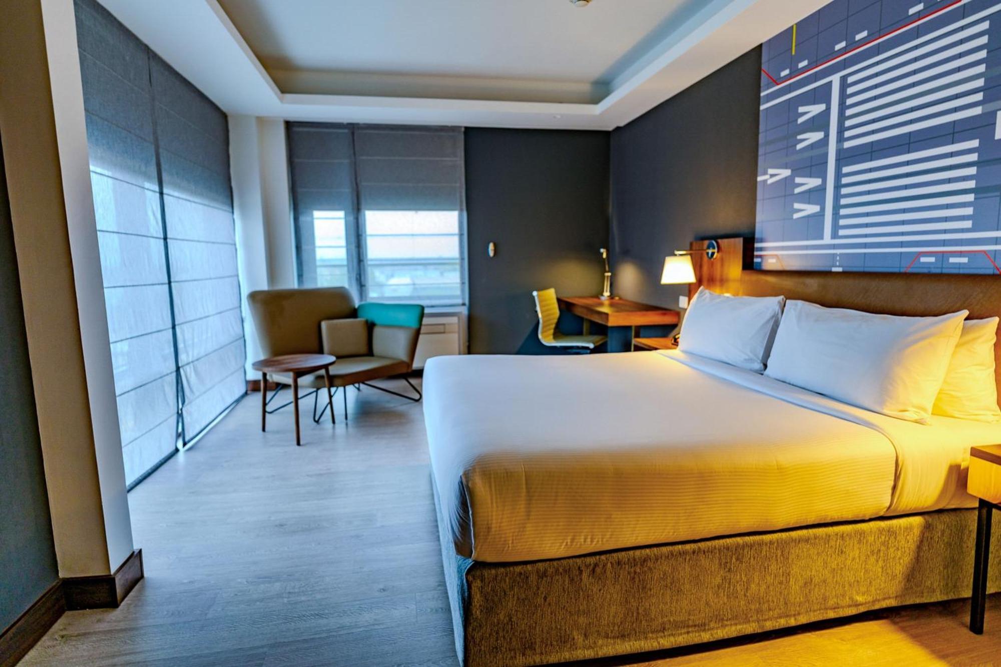 Courtyard By Marriott Santiago Airport Hotel Exterior photo