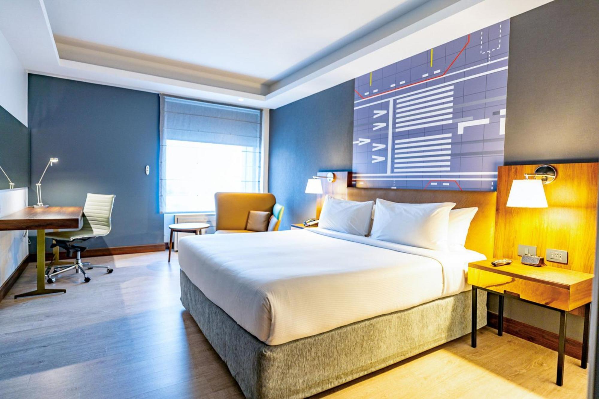 Courtyard By Marriott Santiago Airport Hotel Exterior photo