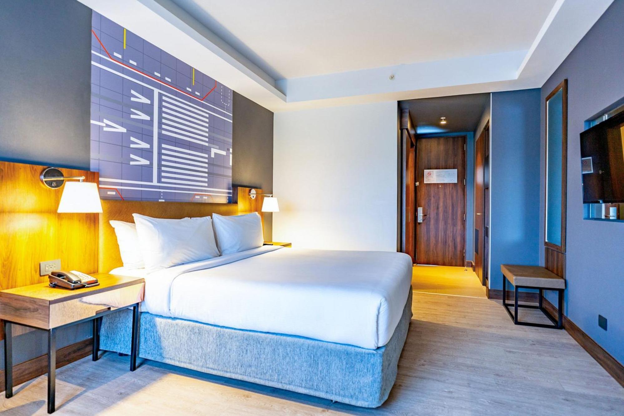 Courtyard By Marriott Santiago Airport Hotel Exterior photo
