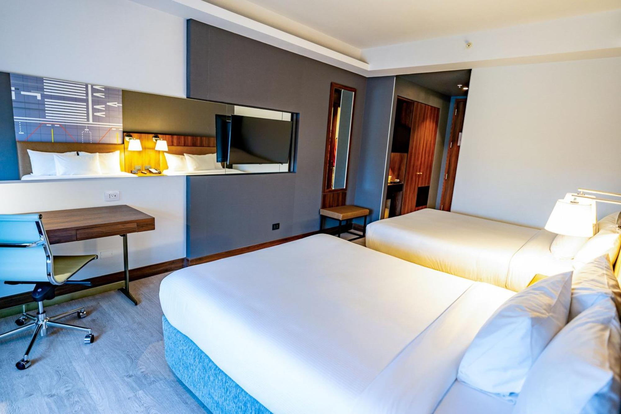 Courtyard By Marriott Santiago Airport Hotel Exterior photo