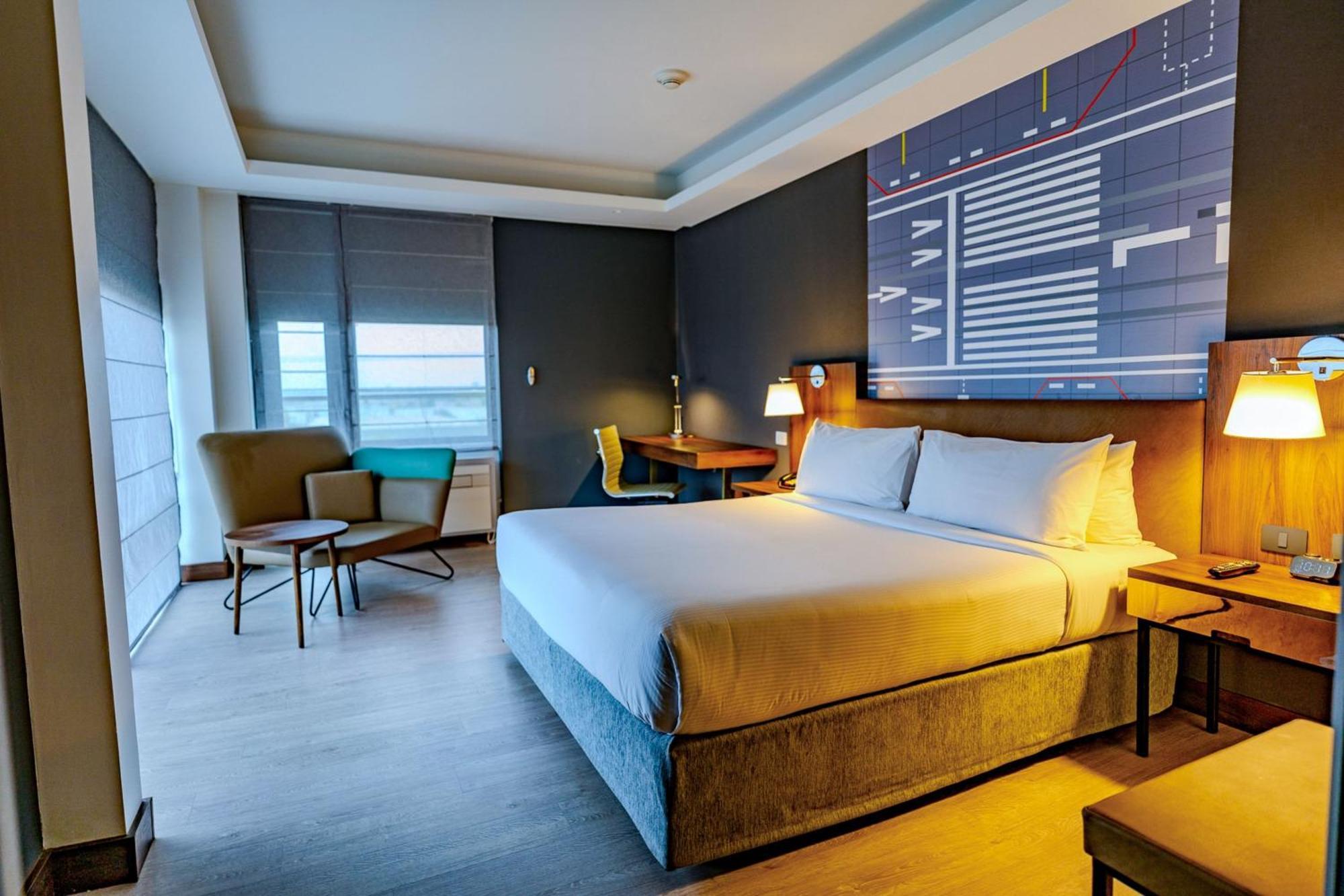 Courtyard By Marriott Santiago Airport Hotel Exterior photo