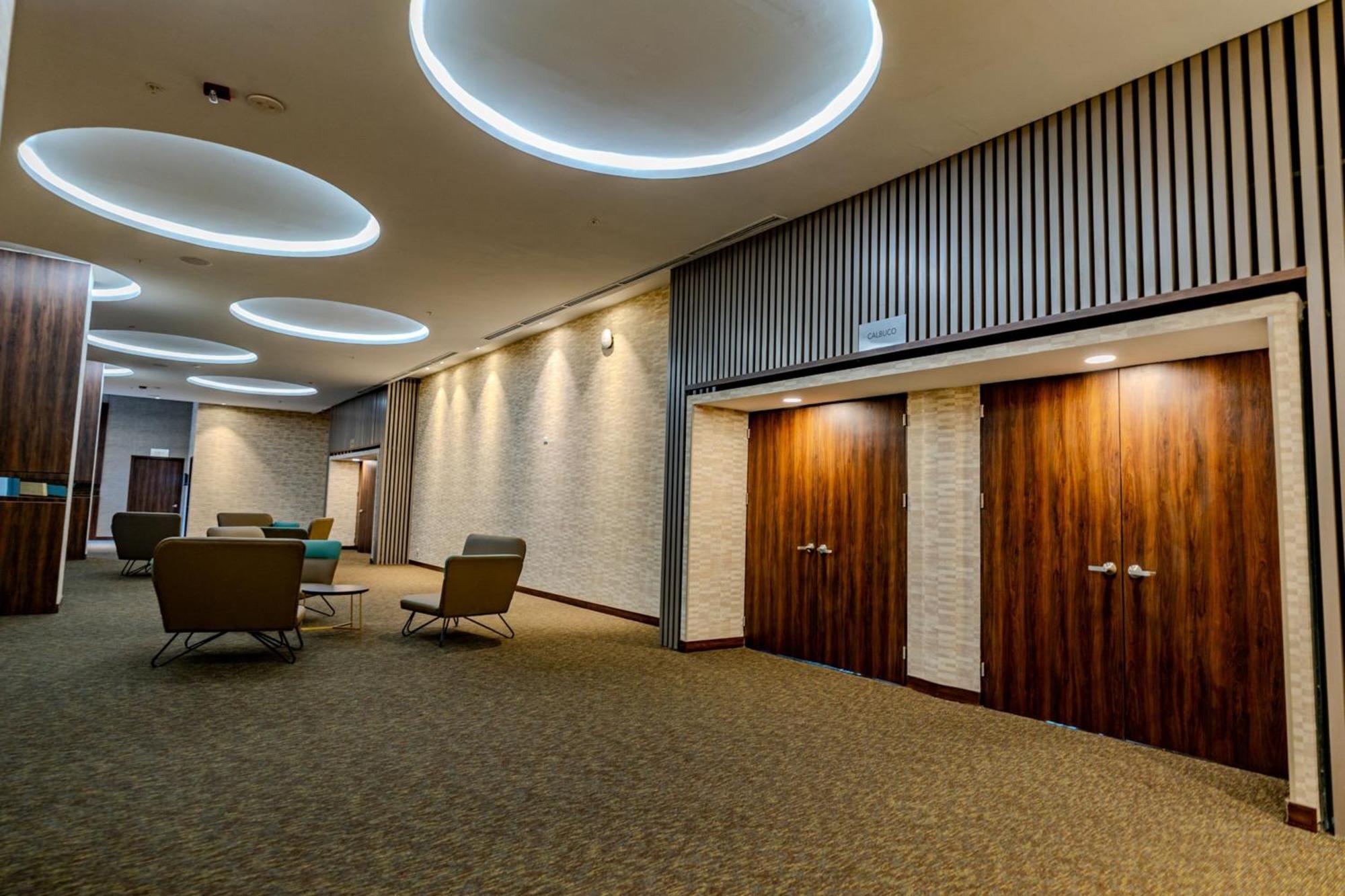 Courtyard By Marriott Santiago Airport Hotel Exterior photo