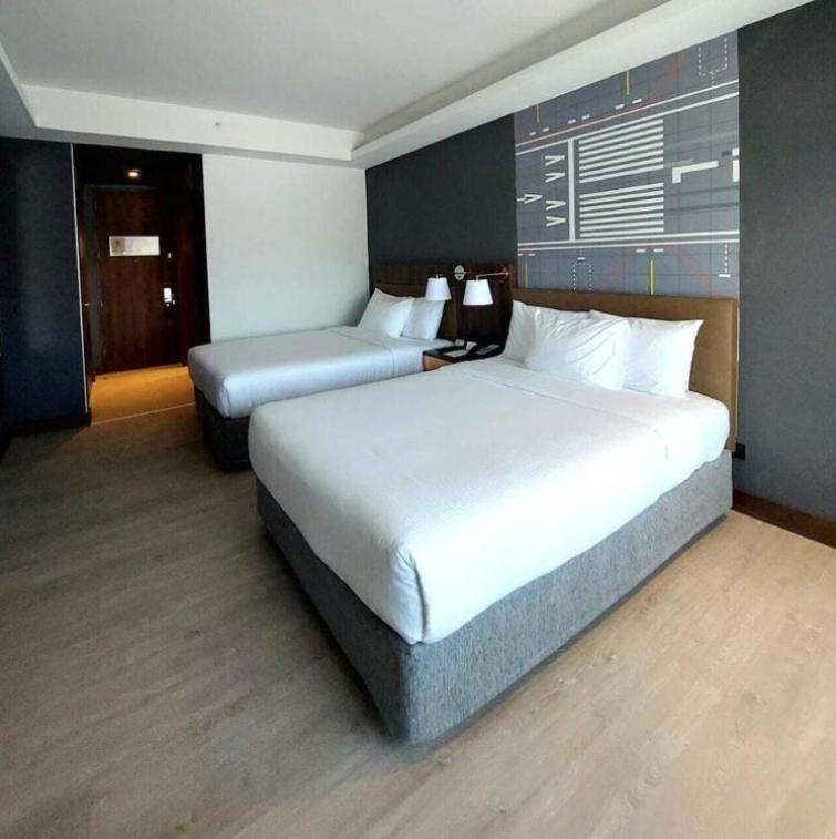 Courtyard By Marriott Santiago Airport Hotel Exterior photo