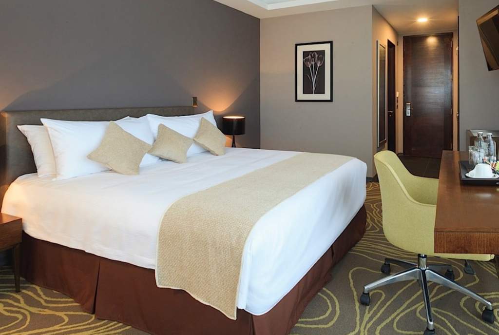 Courtyard By Marriott Santiago Airport Hotel Exterior photo