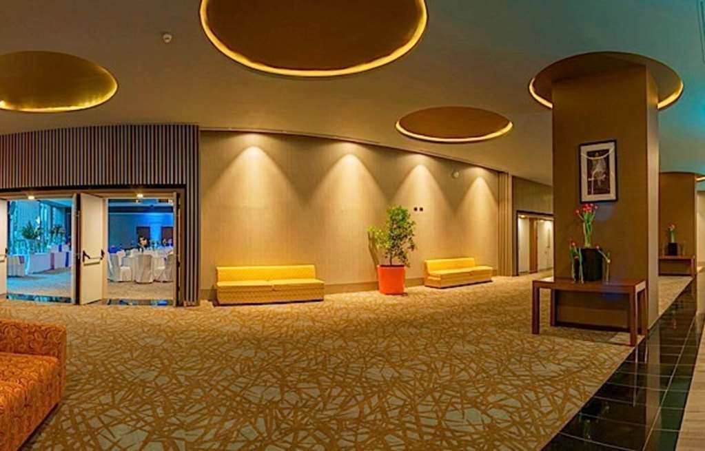 Courtyard By Marriott Santiago Airport Hotel Interior photo