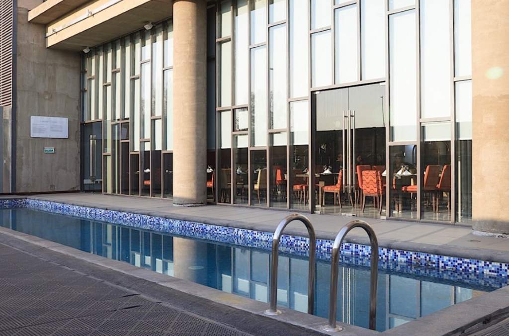 Courtyard By Marriott Santiago Airport Hotel Exterior photo