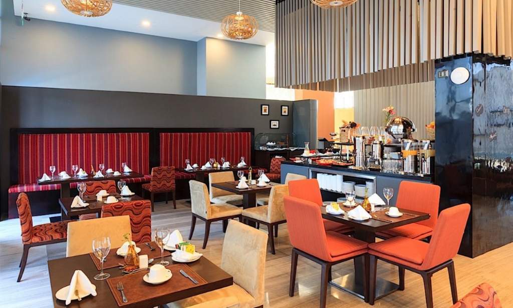 Courtyard By Marriott Santiago Airport Hotel Exterior photo